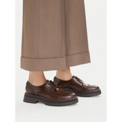 Półbuty Tamaris. Brązowe półbuty damskie Tamaris, bez wzorów, bez obcasa. Za 300.99 zł.