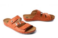 DR. BRINKMANN 700745-62 orange, klapki damskie. Brązowe klapki damskie Dr. Brinkmann, bez wzorów, ze skóry, bez obcasa. Za 263.92 zł.