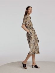 Lniana sukienka z paskiem - wielobarwny. Sukienki damskie Reserved, l, bez wzorów, z tkaniny, bez kołnierzyka, bez ramiączek, maxi. W wyprzedaży za 219.99 zł.
