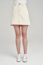 LEE SEASONAL SKIRT DAMSKA SPÓDNICA MINI OFF WHITE L38ACXFR 112108133. Białe spódniczki damskie Lee, l, bez wzorów, mini. Za 129.99 zł.