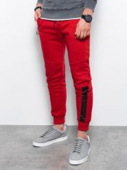Spodnie męskie dresowe joggery - czerwone V6. Czerwone spodnie dresowe męskie Ombre Clothing, bez wzorów, z bawełny. W wyprzedaży za 39.99 zł.