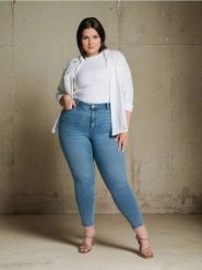 Spodnie jeansowe skinny Plus Size - niebieski. Niebieskie spodnie materiałowe damskie Sinsay, bez wzorów, z jeansu, plus size. W wyprzedaży za 39.99 zł.
