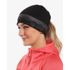 Czapka do biegania Kilpi TAIL-U. Czarne czapki męskie Kilpi, bez wzorów, sportowe. Za 75.03 zł.