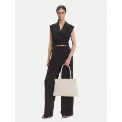 Torebka Furla. Białe torebki klasyczne damskie Furla, bez wzorów, bez dodatków. Za 1,011.99 zł.