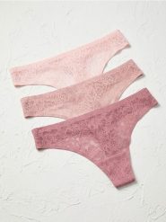 Koronkowe stringi 3 pack - wielobarwny. Stringi damskie Sinsay, l, bez wzorów, z koronki. Za 25.99 zł.