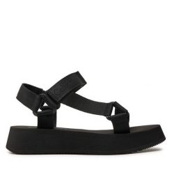 Sandały Calvin Klein Jeans. Czarne sandały damskie Calvin Klein Jeans, bez wzorów, z jeansu, bez obcasa, na płaskiej podeszwie. Za 319.99 zł.