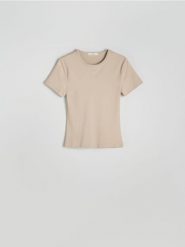 Gładki t-shirt - beżowy. Brązowe t-shirty damskie Reserved, l, bez wzorów, z dzianiny, bez kołnierzyka. W wyprzedaży za 35.99 zł.