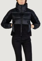 Kurtka puchowa Kobieta COLUMBIA Leadbetter Point™ II Sherpa Hybrid. Czarne kurtki damskie Columbia, na zimę, m, bez wzorów, z materiału, bez kaptura. Za 599.99 zł.