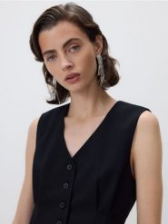 Kamizelka z zakładkami - czarny. Czarne kamizelki damskie Reserved, l, z tkaniny. W wyprzedaży za 79.99 zł.