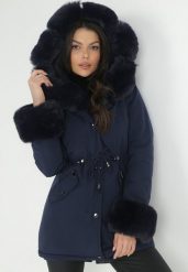 Granatowa Kurtka Parka z Kapturem i Wstawkami z Futerka Caranze. Niebieskie kurtki damskie Born2be, na jesień, l, bez wzorów, z kapturem. Za 179.99 zł.