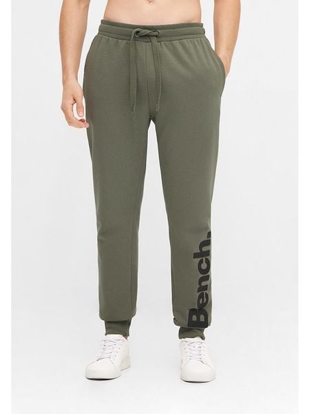 Bench Spodnie dresowe "Stanley" w kolorze khaki rozmiar: 54. Brązowe spodnie dresowe męskie Bench, bez wzorów, z dresówki. Za 119.95 zł.