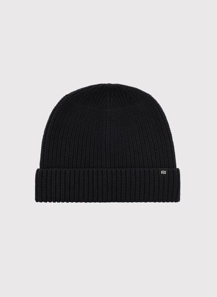 PAKO LORENTE – Czarna czapka męska z wełną. Czarne czapki męskie Pako Lorente, na zimę, bez wzorów, z nylonu. Za 99.99 zł.