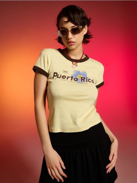 Bawełniana koszulka z napisem Puerto Rico - yellow jeans. Żółte t-shirty damskie Sinsay, l, bez wzorów, z bawełny, bez kołnierzyka. Za 19.99 zł.