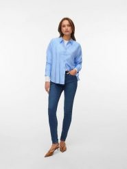 Vero Moda Koszula w kolorze błękitnym rozmiar: M. Niebieskie koszule damskie Vero Moda, m, bez wzorów, bez kołnierzyka, bez ramiączek. Za 91.99 zł.