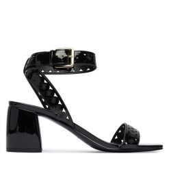 Sandały Guess. Czarne sandały damskie Guess, z aplikacjami, bez obcasa, na słupku. Za 589.99 zł.