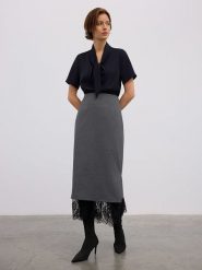 BGN Spódnica w kolorze antracytowym rozmiar: 40. Czarne spódniczki damskie BGN, bez wzorów, z podwyższonym stanem, midi, proste. Za 152.98 zł.