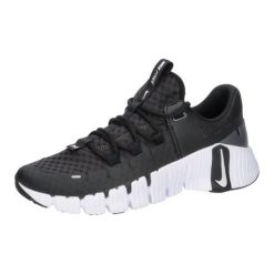 Buty do biegania damskie Nike Free Metcon 5. Czarne obuwie do biegania damskie Nike. Za 508.00 zł.