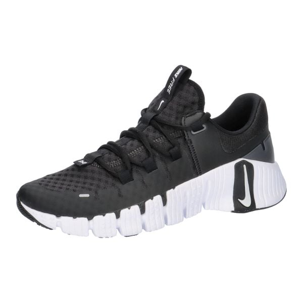 Buty do biegania damskie Nike Free Metcon 5. Czarne obuwie do biegania damskie Nike. Za 511.00 zł.