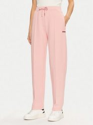 Guess Spodnie materiałowe V5RB01 KCLD1 Różowy Regular Fit. Czerwone spodnie materiałowe damskie Guess, z aplikacjami, z materiału. Za 269.99 zł.
