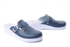 SANITAL FLEX 708/I pois blue, klapki profilaktyczne damskie. Niebieskie klapki damskie Sanital Flex, bez wzorów, ze skóry, bez obcasa, na koturnie. Za 114.90 zł.