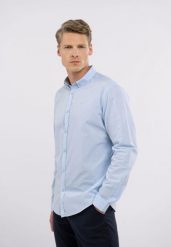 Koszula bawełniana, Slim Fit, K-SAMI. Niebieskie koszule męskie Volcano, l, bez wzorów, z bawełny, bez kołnierzyka, bez ramiączek. Za 139.99 zł.