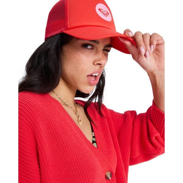 Czapka Trucker dla Kobiety BRIGHTER DAY Czerwony. Czerwone czapki z daszkiem damskie Roxy, bez wzorów, z poliesteru. Za 119.99 zł.