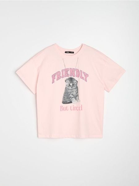 Koszulka z nadrukiem kota i ozdobnym łańcuszkiem - różowy. Czerwone t-shirty damskie Sinsay, l, bez wzorów, bez kołnierzyka. Za 29.99 zł.