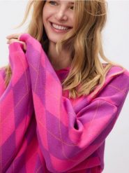 Sweter z kołnierzykiem - intensywny róż. Czerwone swetry klasyczne damskie Reserved, l, z dzianiny, bez kołnierzyka. Za 139.99 zł.