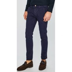 Guess Jeans - Jeansy. Niebieskie jeansy męskie Guess Jeans. W wyprzedaży za 199.90 zł.