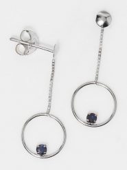 L instant d Or Złote kolczyki-wkrętki "Cerceaux de saphir " z szafirami rozmiar: onesize. Niebieskie kolczyki damskie L instant d Or, z szafirem, złote. Za 500.99 zł.