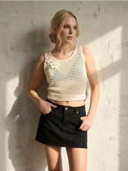 Jeansowe spódnico-spodenki comfort - czarny. Czarne szorty damskie Sinsay, bez wzorów, z jeansu. Za 59.99 zł.