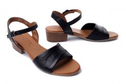 PIAZZA 910128-01 schwarz, sandały damskie. Czarne sandały damskie Piazza, bez wzorów, ze skóry, bez obcasa, na obcasie. Za 299.90 zł.