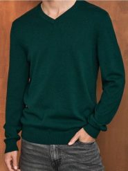 Sweter z dekoltem w serek - zielony. Zielone swetry męskie Sinsay, l, bez wzorów, bez kołnierzyka. Za 39.99 zł.