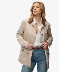 Superdry Kurtka Estate Cotton Barn – Humus Beige. Brązowe kurtki męskie Superdry., bez wzorów, z bawełny, bez kaptura. Za 473.30 zł.