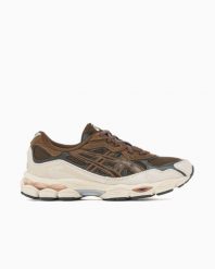 Uniseksowe buty sportowe ASICS GEL-NYC Brown Storm / Black Coffee. Brązowe buty sportowe na co dzień męskie Asics, z gumy, bez zapięcia, trekkingowe. Za 720.00 zł.