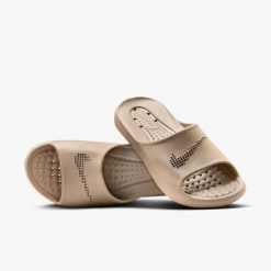 Sandały Mężczyzna Nike Victori One Shower Slide khaki. Brązowe sandały męskie Nike, z gumy, bez zapięcia. Za 201.10 zł.