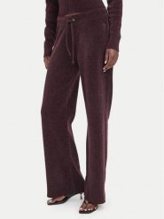 Juicy Couture Spodnie dresowe JCWEB006 Czarny Regular Fit. Czarne spodnie dresowe damskie Juicy Couture, xxs, bez wzorów, z dresówki. Za 549.99 zł.
