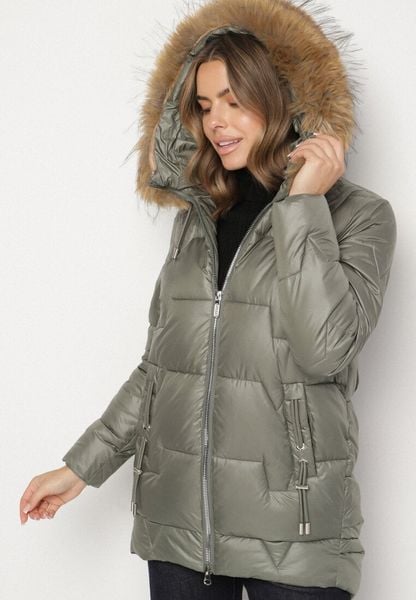 Zielona Pikowana Kurtka z Kapturem z Odpinanym Futerkiem Galiara. Zielone kurtki damskie Born2be, m, bez wzorów, z dzianiny, z kapturem. Za 199.99 zł.