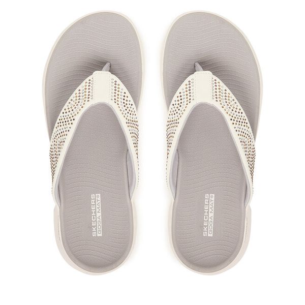 Japonki Skechers. Białe klapki damskie Skechers, bez wzorów, bez obcasa. Za 199.99 zł.