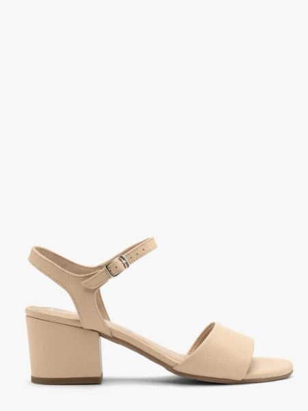 Beżowe sandały damskie na obcasie. Brązowe sandały damskie Ryłko, bez wzorów, ze skóry, bez obcasa, na obcasie. Za 329.99 zł.