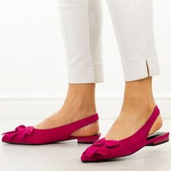 Fuksja skórzane czółenka damskie Vinceza 66951. Czerwone czółenka damskie VINCEZA, z aplikacjami, ze skóry, bez obcasa, na obcasie. Za 219.00 zł.