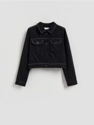 Jeansowa kurtka z dżetami - czarny. Czarne kurtki damskie Reserved, l, bez wzorów, z denimu, bez kaptura. Za 159.99 zł.