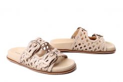 GIOSEPPO 79032 Ogunquit off-white, klapki damskie. Brązowe klapki damskie Gioseppo, w ażurowe wzory, ze skóry, bez obcasa, na obcasie. Za 331.42 zł.