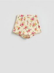 Szorty z dodatkiem ramii - złamana biel. Szorty damskie Reserved, bez wzorów, z bawełny. Za 159.99 zł.