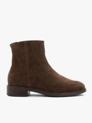 Ciemnobrązowe eleganckie botki ze skóry welurowej. Brązowe botki damskie Ryłko, ze skóry, eleganckie, za kostkę, bez obcasa, na obcasie, bez zapięcia. Za 479.99 zł.