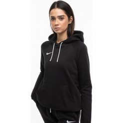 Bluza dresowa damska Nike Park 20 Hoodie. Czarne bluzy bez kaptura damskie Nike, z dresówki. Za 202.00 zł.