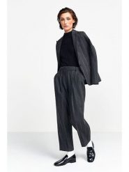 Rich & Royal Koszulka w kolorze czarnym rozmiar: S. Czarne bluzki damskie Rich & Royal, s, bez wzorów, prążkowane, bez kołnierzyka. Za 179.22 zł.