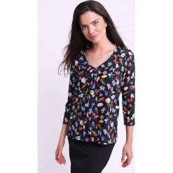 Bluzka w kolorze czarnym ze wzorem. Czarne bluzki damskie Jesienny butik, xs, bez wzorów, bez kołnierzyka, bez ramiączek. W wyprzedaży za 99.95 zł.