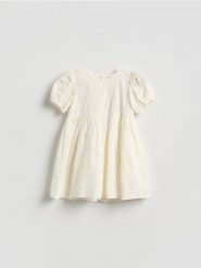 Sukienka z haftowanym wzorem - złamana biel. Sukienki dziewczęce Reserved, bez wzorów, z bawełny, bez ramiączek. Za 89.99 zł.