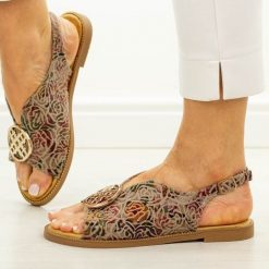 Multi płaskie sandały damskie Filippo Ds7894/26. Sandały damskie Filippo, z aplikacjami, z materiału, bez obcasa, na płaskiej podeszwie. Za 169.00 zł.